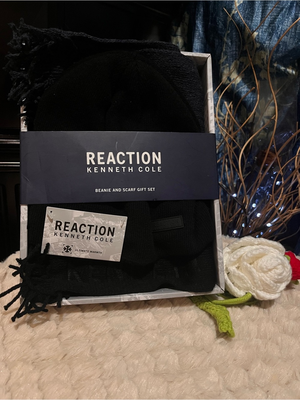 nwt Reaction Kenneth Cole Knit Beanie and Scarf Gift Set